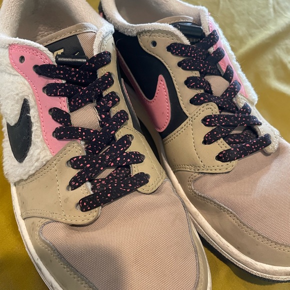 Nike Stylish Pink/Tan/Black Sherpa Women's Sneakers - Picture 12 of 12